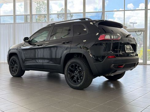 Used 2020 Jeep Cherokee Trailhawk w/ Cold Weather Group AWD/4WD image 3
