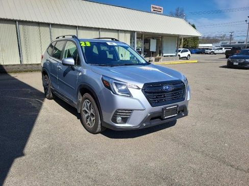 Used 2023 Subaru Forester Premium AWD/4WD image 5