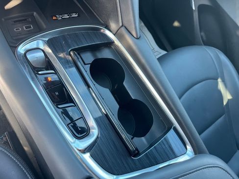 Used 2024 Buick Enclave Premium image 16