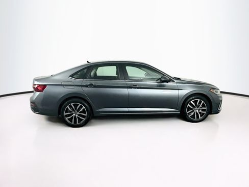 Used 2025 Volkswagen Jetta SE FWD image 10