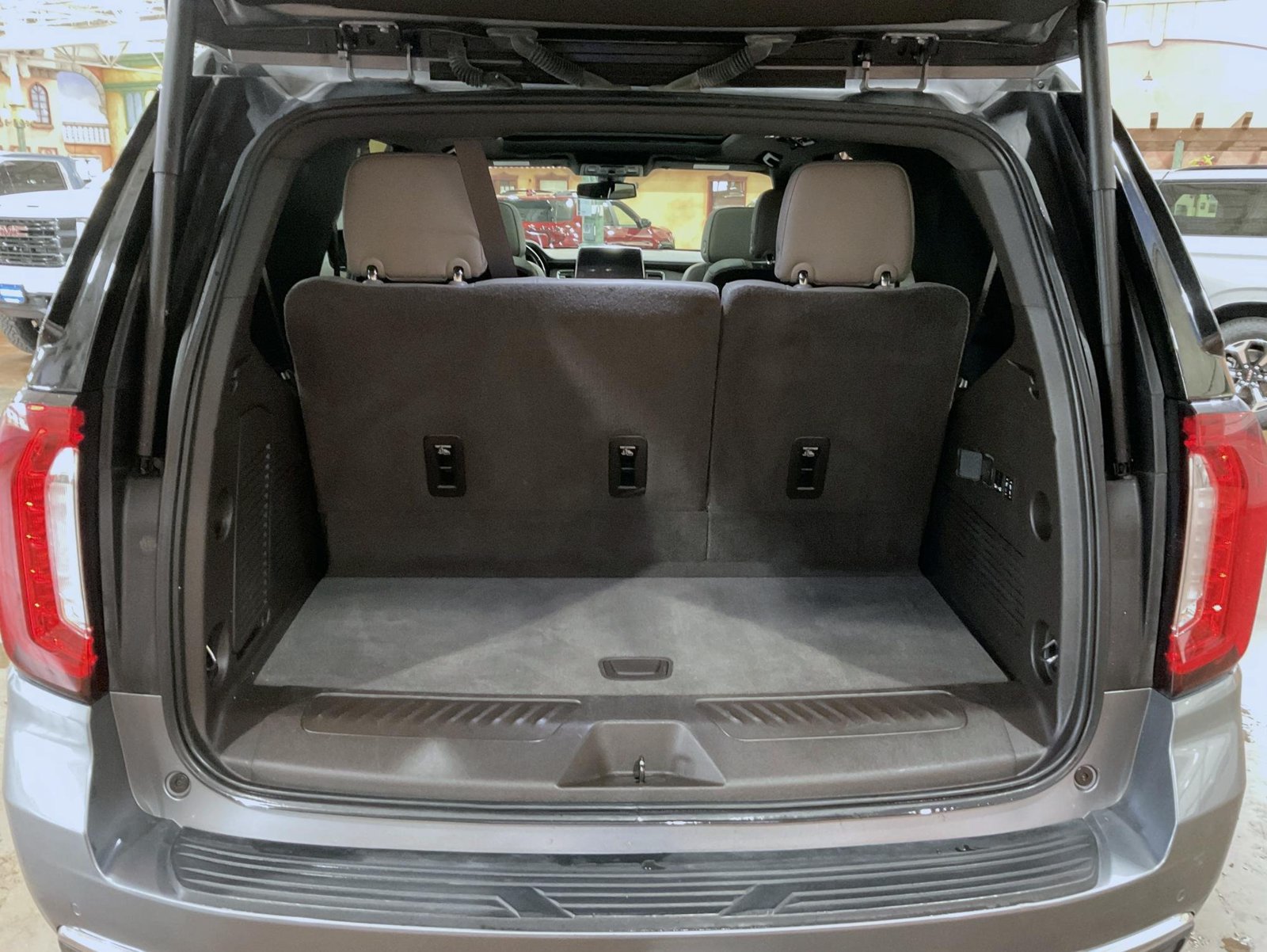 Certified 2021 GMC Yukon SLT w/ SLT Luxury Plus Package AWD/4WD image 27