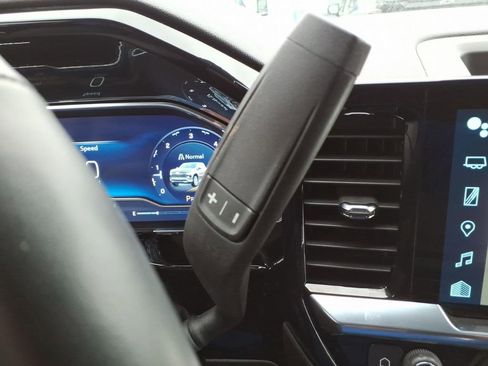 Used 2024 Chevrolet Silverado 1500 LT image 30