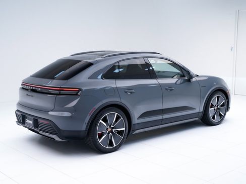 New 2025 Porsche Macan 4S Electric image 9