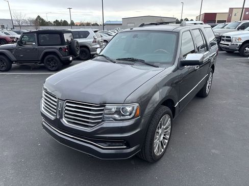 Used 2017 Lincoln Navigator Select image 20