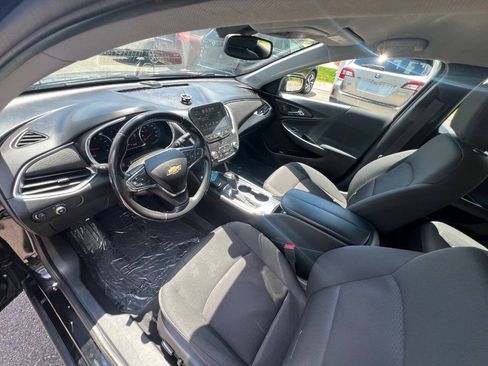 Used 2018 Chevrolet Malibu LT FWD image 12