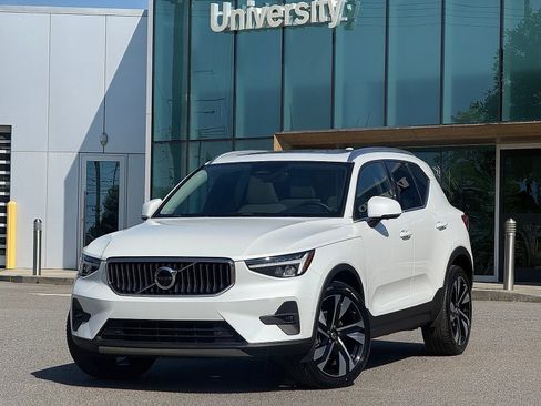 Certified 2023 Volvo XC40 B5 Plus w/ Driver Assist Package AWD/4WD image 1