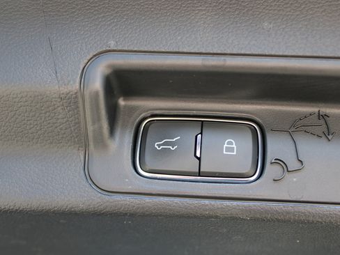 Used 2025 Ford Explorer Platinum image 19