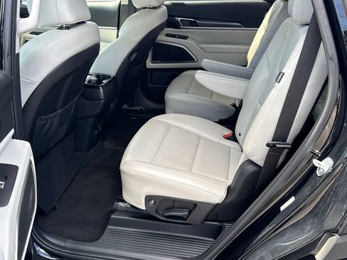 Used 2024 Kia Telluride S w/ S Sunroof Package FWD image 20