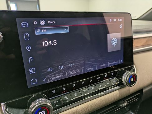 Used 2025 GMC Canyon Denali image 14