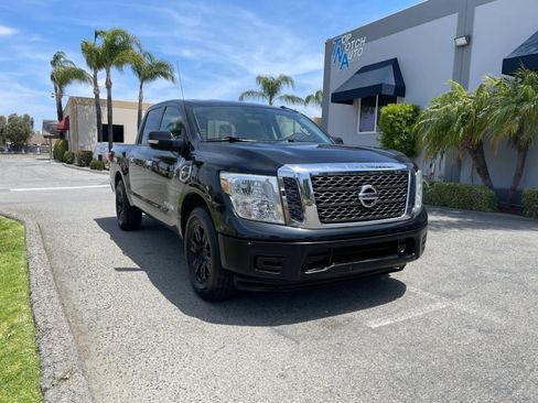 Used 2017 Nissan Titan SV RWD image 3