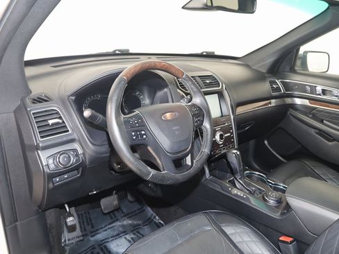 Used 2016 Ford Explorer Platinum image 28