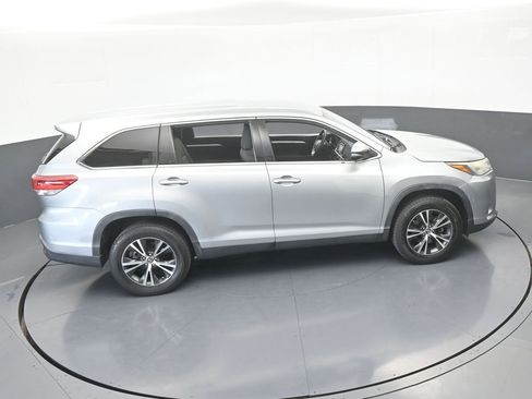 Used 2019 Toyota Highlander LE FWD image 50