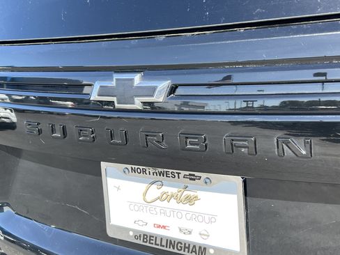 Used 2023 Chevrolet Suburban RST AWD/4WD image 8