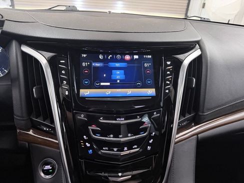Used 2020 Cadillac Escalade Luxury w/ LPO, Radiant Package AWD/4WD image 19