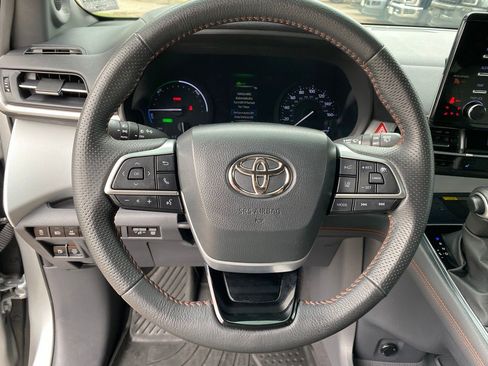 Used 2023 Toyota Sienna XSE w/ XSE Plus Package image 24