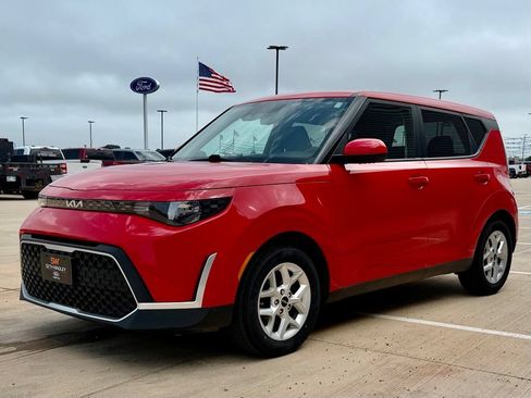 Used 2023 Kia Soul LX w/ LX Technology Package FWD image 5