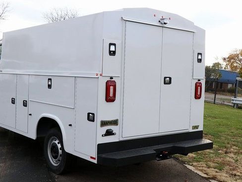 Used 2024 Ford Transit 350 w/ Interior Upgrade Package RWD image 8