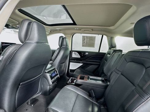 Used 2023 Lincoln Aviator Reserve w/ Equipment Group 201A image 18
