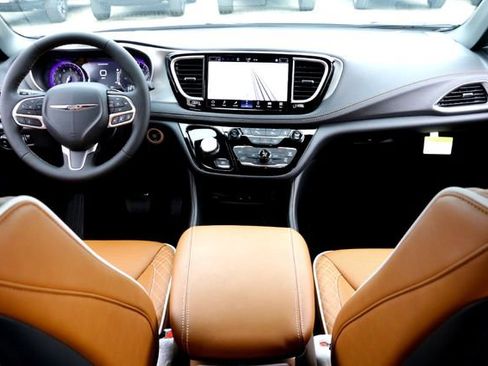 New 2026 Chrysler Pacifica Pinnacle w/ Trailer Tow Group image 23