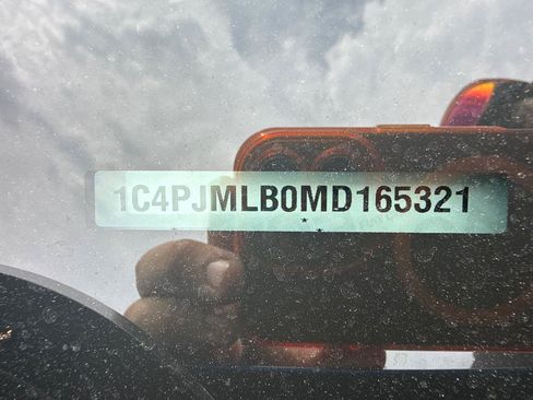 Used 2021 Jeep Cherokee Latitude Plus AWD/4WD image 31