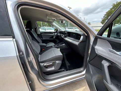 Certified 2025 Volkswagen Tiguan S FWD image 42