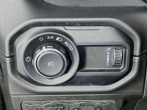 Used 2024 Jeep Wrangler Sahara image 12