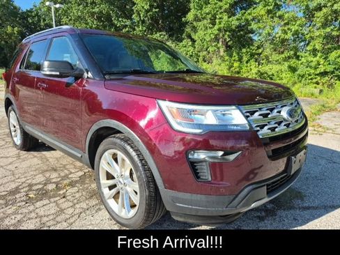 Used 2019 Ford Explorer XLT w/ Equipment Group 202A AWD/4WD image 2