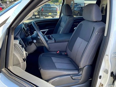 Used 2022 Nissan Titan SV image 25