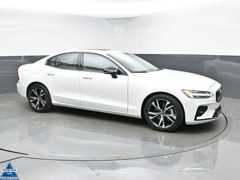 Used 2025 Volvo S60 B5 Core FWD image 1