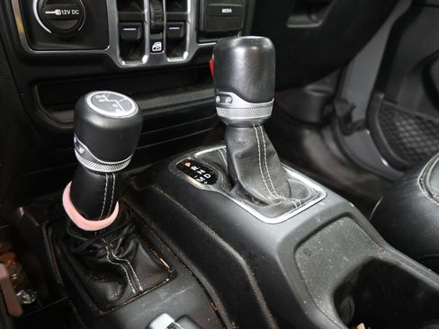 Used 2020 Jeep Wrangler Unlimited Sahara AWD/4WD image 31