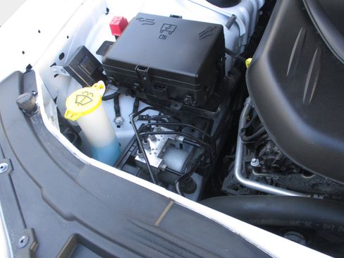 Used 2019 Chrysler 300 Limited w/ Safetytec Plus Group image 33