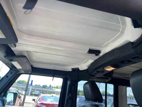 Used 2014 Jeep Wrangler Unlimited Sahara AWD/4WD image 17