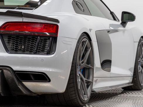 Used 2017 Audi R8 V10 plus w/ Full Leather Package image 19