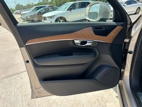 Certified 2024 Volvo XC90 T8 Plus w/ Protection Package Premier image 16