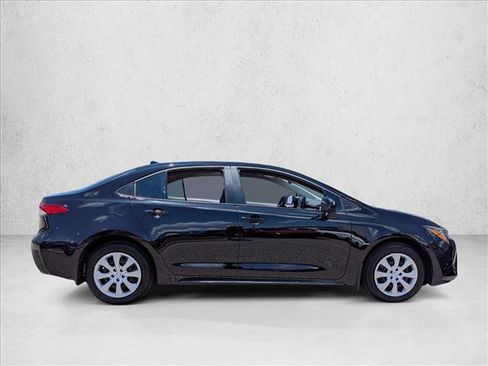 Used 2025 Toyota Corolla LE FWD image 4