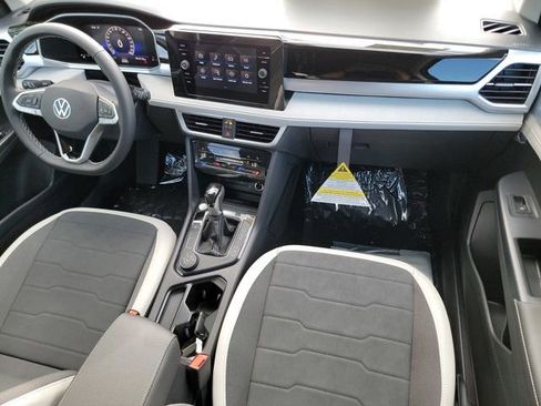 New 2025 Volkswagen Taos SE image 32