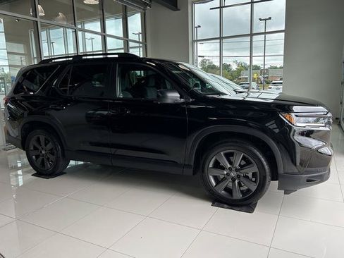 Used 2024 Honda Pilot Sport image 6