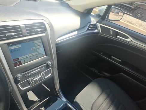 Used 2018 Ford Fusion SE w/ Fusion SE Technology Package image 20