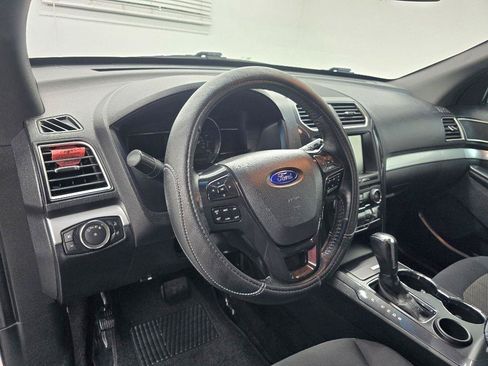 Used 2016 Ford Explorer XLT w/ Equipment Group 201A FWD image 10