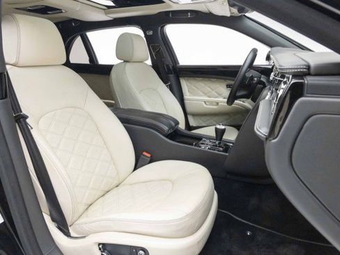 Used 2014 Bentley Mulsanne image 4