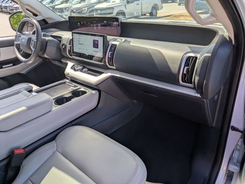 Certified 2025 Ford Expedition Active RWD image 38