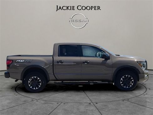 Used 2024 Nissan Titan PRO-4X w/ Pro-4x Utility Package image 6
