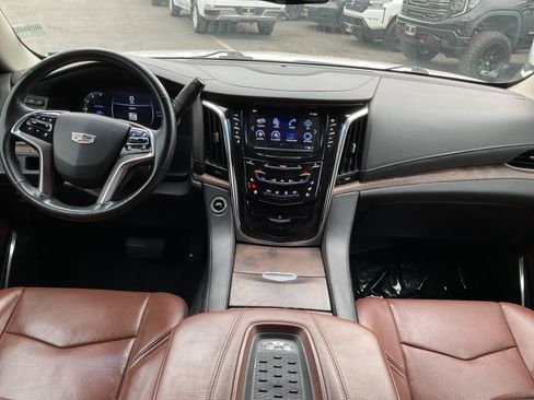 Used 2017 Cadillac Escalade Premium Luxury RWD image 15