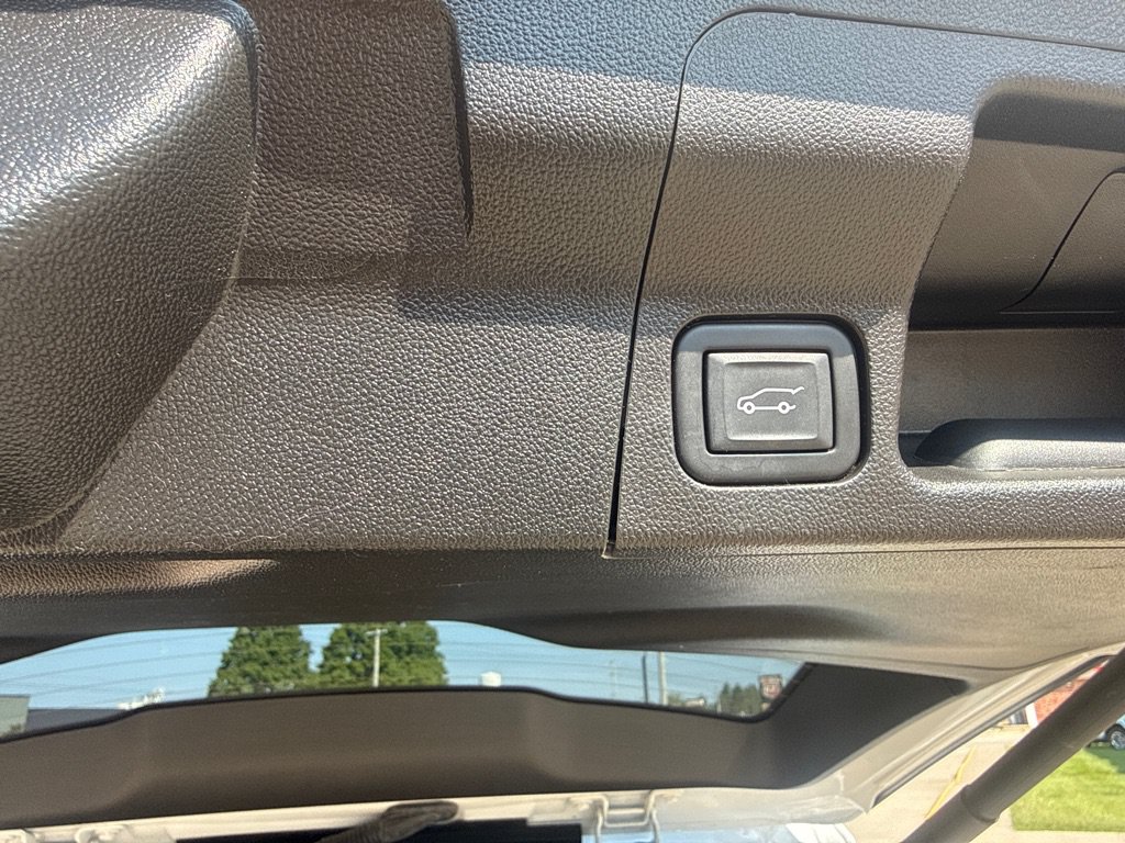 Used 2023 GMC Acadia SLT FWD image 13