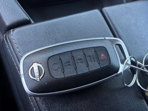 Used 2025 Nissan Rogue SV AWD/4WD image 21