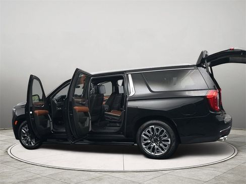 Used 2023 GMC Yukon XL Denali Ultimate image 32