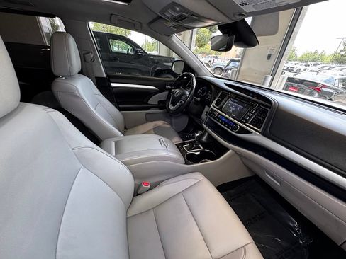 Used 2018 Toyota Highlander XLE FWD image 52