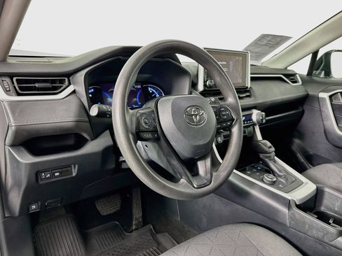 Used 2024 Toyota RAV4 XLE AWD/4WD image 9