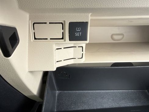 Used 2017 Volkswagen Jetta SE image 44