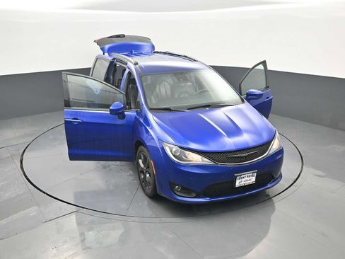 Used 2019 Chrysler Pacifica Touring-L Plus w/ Advanced Safetytec Group FWD image 42